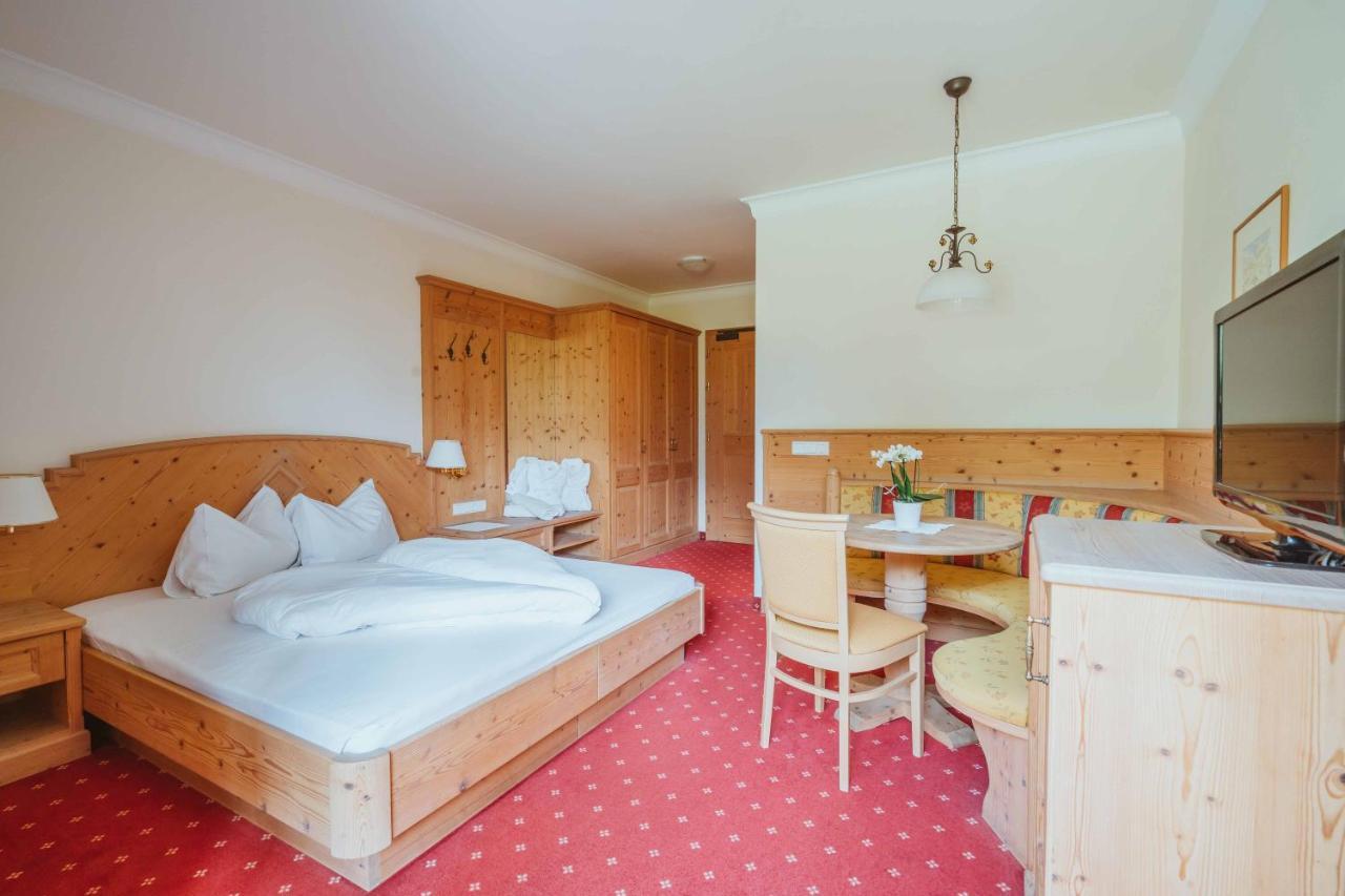 Wanderhotel Teiserhof Funes  Esterno foto