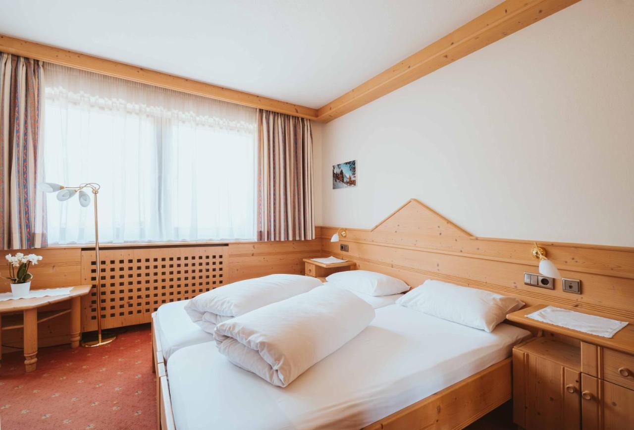 Wanderhotel Teiserhof Funes  Esterno foto