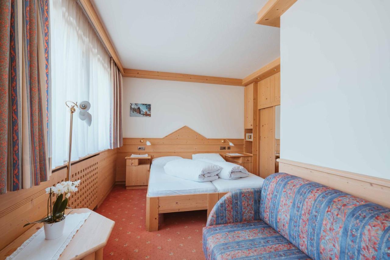 Wanderhotel Teiserhof Funes  Esterno foto