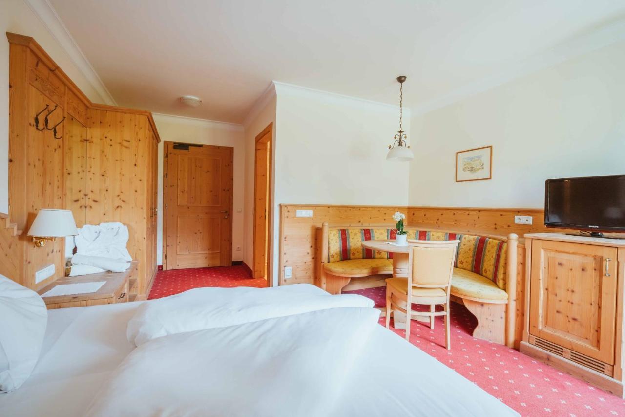 Wanderhotel Teiserhof Funes  Esterno foto