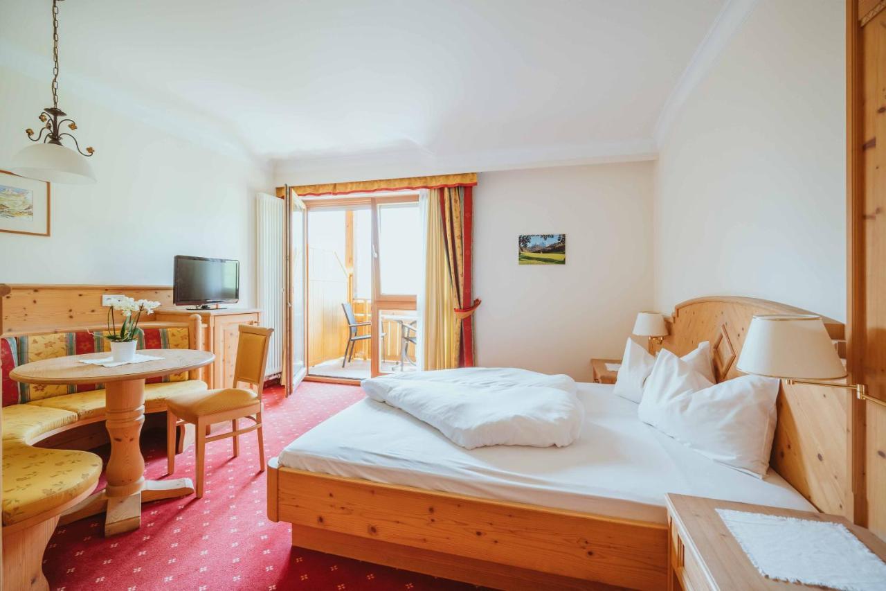 Wanderhotel Teiserhof Funes  Esterno foto