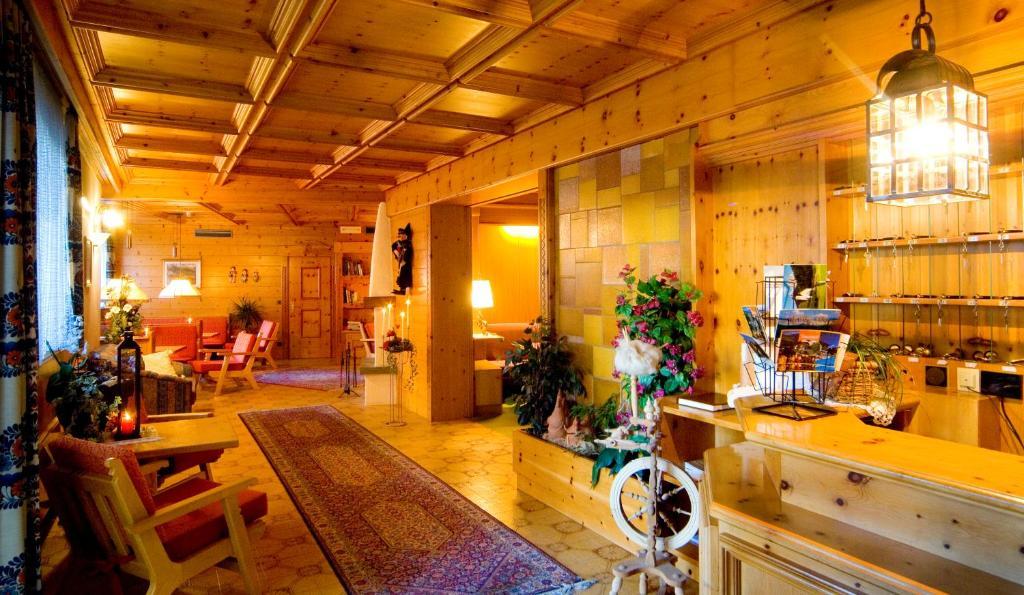 Wanderhotel Teiserhof Funes  Esterno foto
