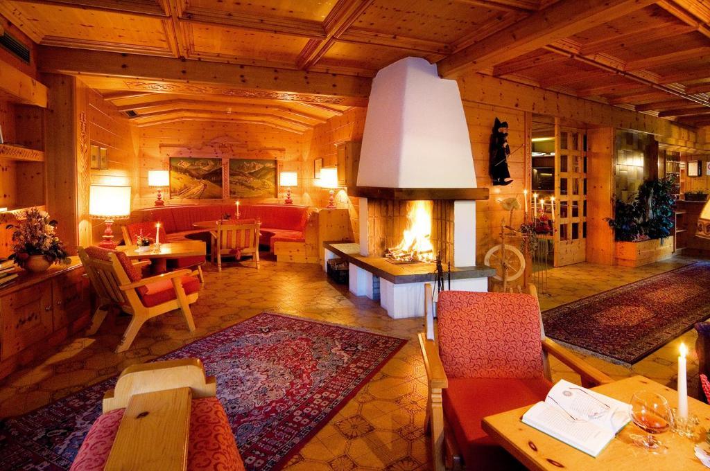 Wanderhotel Teiserhof Funes  Esterno foto