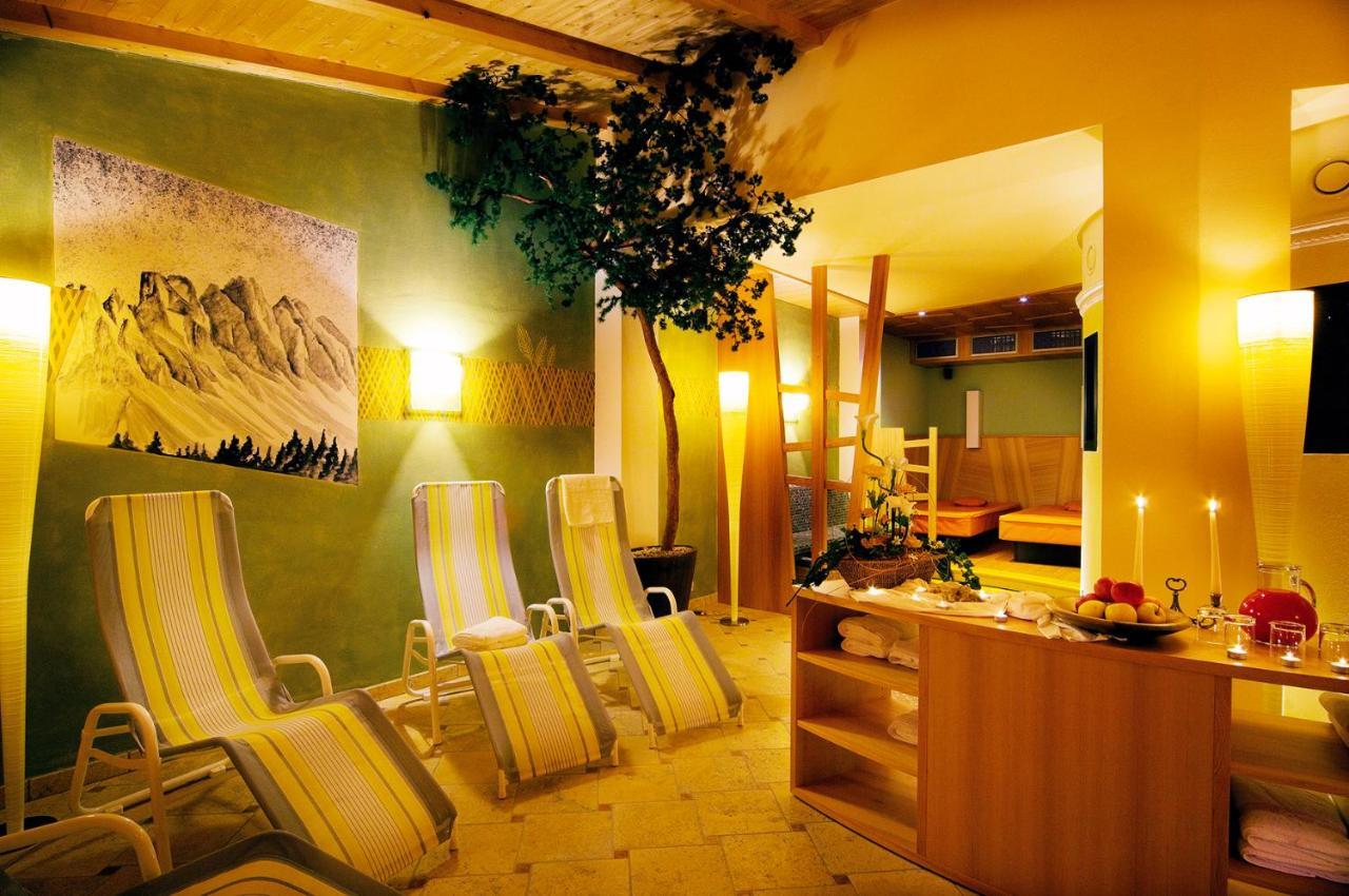Wanderhotel Teiserhof Funes  Esterno foto